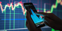 Abertura de Mercados: Investidores Adotam Postura Cautelosa